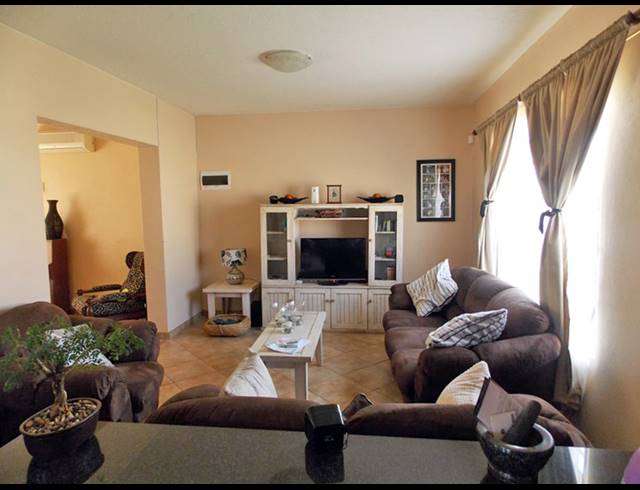 2 BEDROOM DUPLEX FOR SALE IN ONVERWACHT